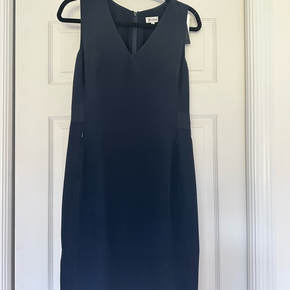 Lilysilk 100% mulberry silk shift dress with v neck and zippered pockets. Lined